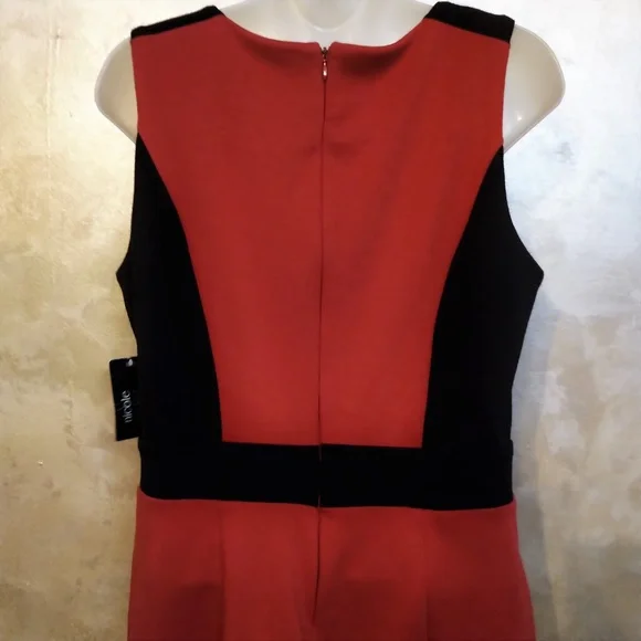 Elegant Nicole Miller Dress NWT M - Picture 3 of 7